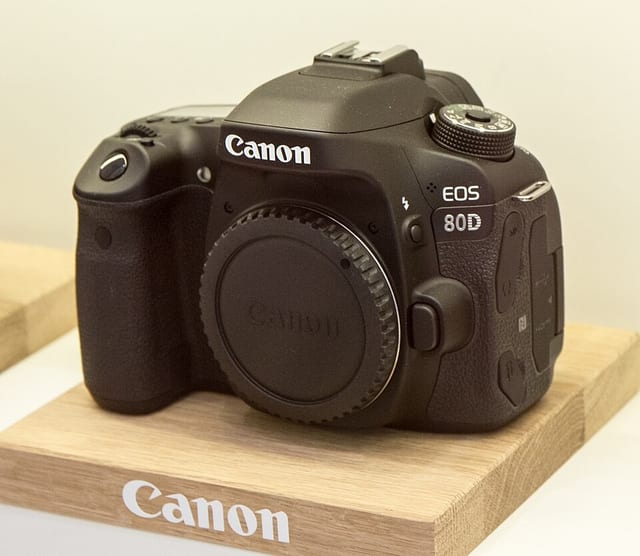 Canon EOS 80D + об’єктив EF-S 18–135 мм