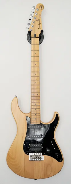 Електрогітара Yamaha Pacifica 112J, чорна